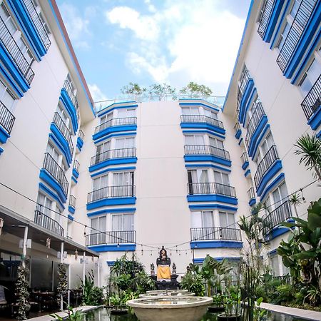 Zia Hotel Kuta Кута Екстериор снимка